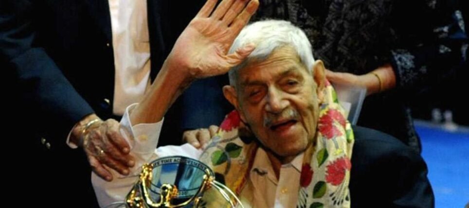 Hockey legend Keshav Datt bid farewell at 95